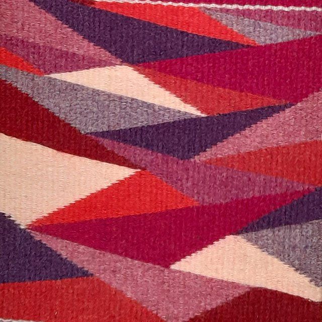 weefwerk clasped weft in roze, rood en paars