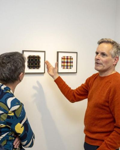 Theo Rooden vertelt over een weefwerk